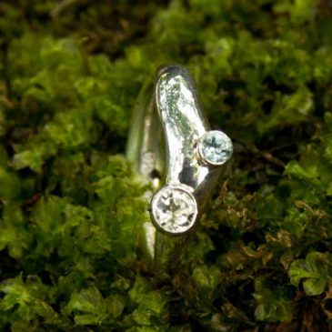 Nära marken. Close to the ground.