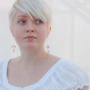 Silver och vinter vit solnedgång i orangeriet. Silver and winter sunset in the orangery.