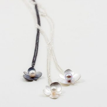 Nu kan du se mina smycken på Konsthantverkarna igen! Now you can see my jewelry at Konsthantverkarna again!