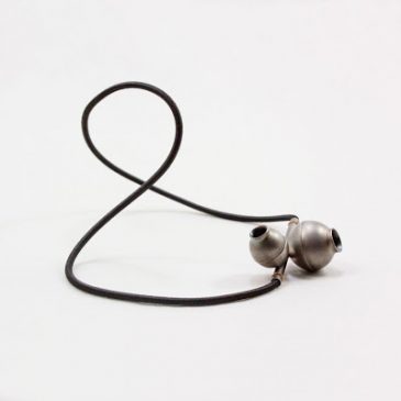 Fyra smycken. Passar de tillsammans? Four pieces of jewelry. Do they fit together?