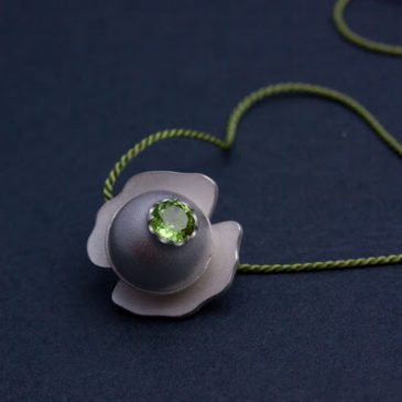 Gul Näckros. Yellow Water Lily.