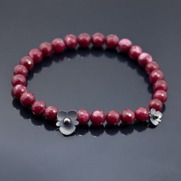 Smycken med vilda begonior. Jewelry with wild begonias.