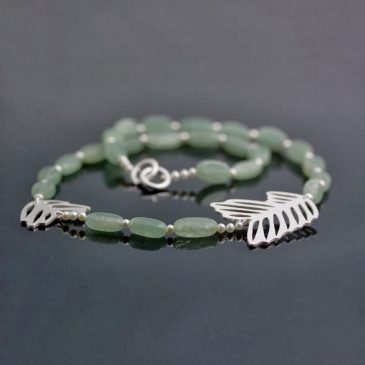 Smycken i vinter väntan. Jewelry in anticipation of winter.