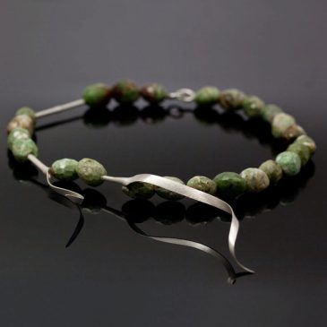 Julsmycken, frostrosor och grönt gräs!