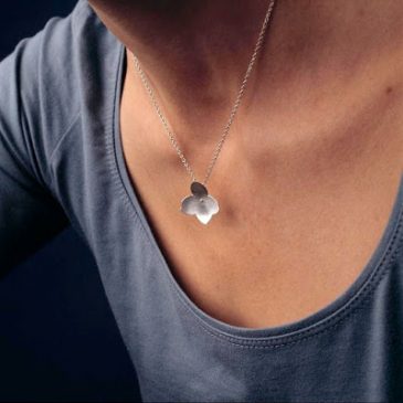 Hortensia blommor i silver blev årets sista smycken.