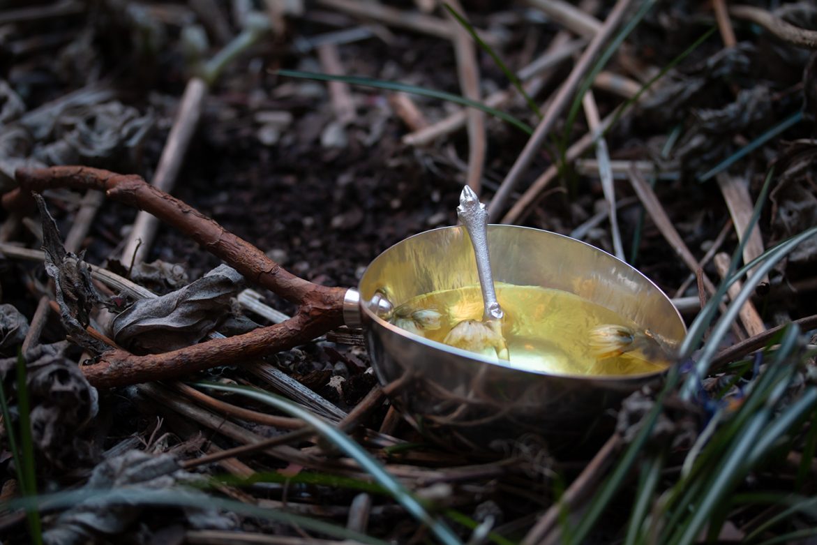 Kåsa av silver med utbytbart trähandtag och ”Röromare”, skedar av silver med kvistar och knoppar som handtag!  Silverte och Kulturnatt!